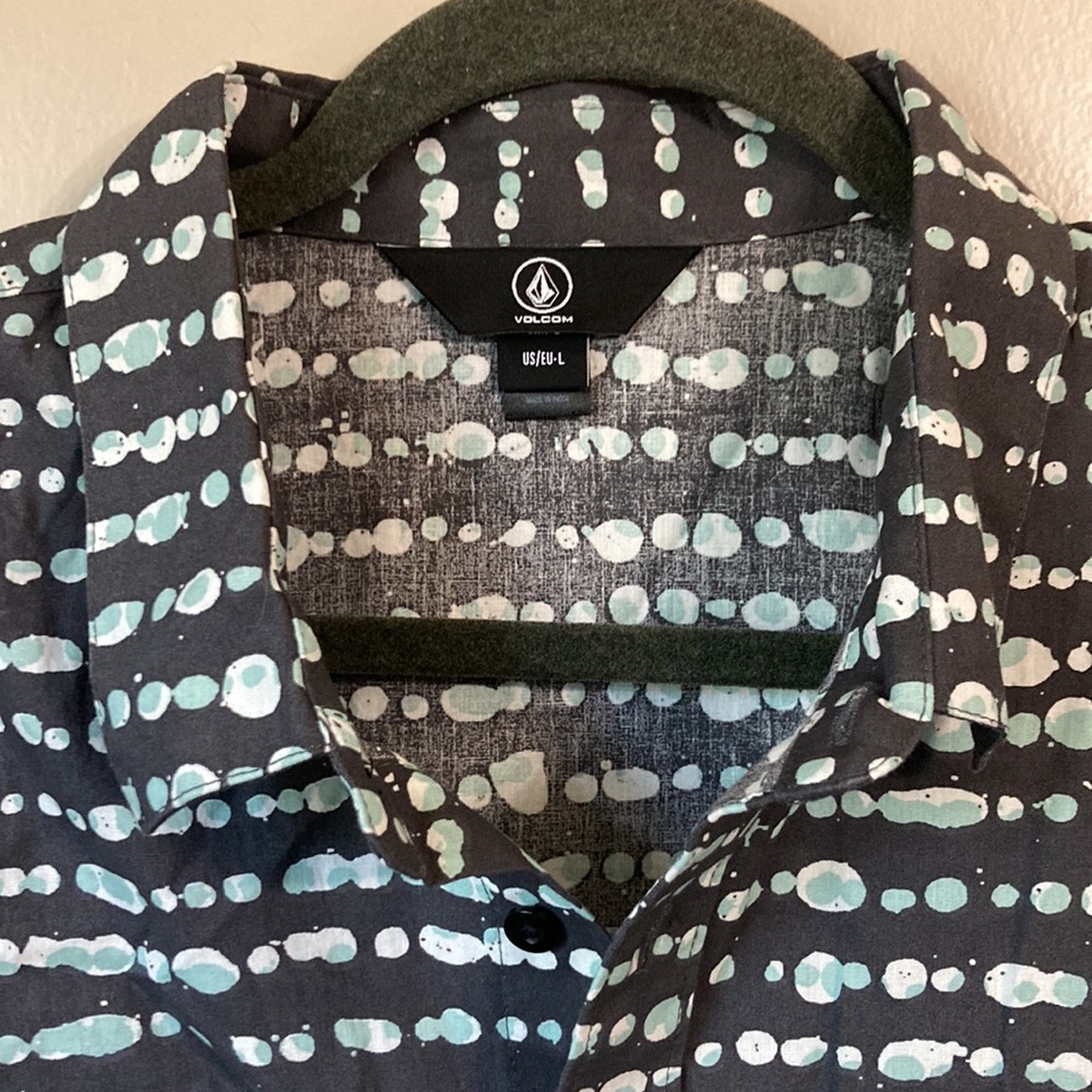 Nwt Volcom Tremble Woven Button Down - image 5